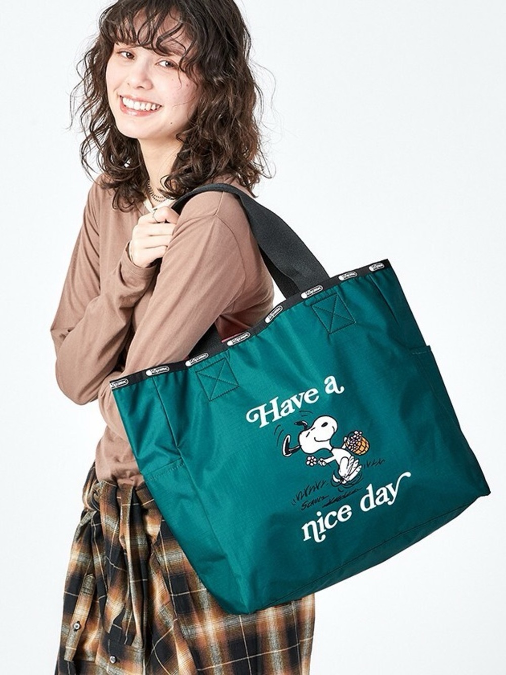 LeSportsac x Peanuts special edition Snoopy "Have a Nice Day" reversible tote - Picture 12 of 14